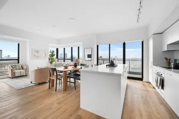 36 Brentcliffe RD #816, Toronto C11, ON M4G 0E1