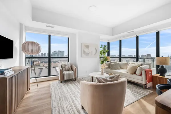 36 Brentcliffe RD #816, Toronto C11, ON M4G 0E1