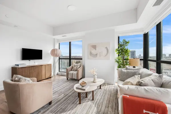 36 Brentcliffe RD #816, Toronto C11, ON M4G 0E1