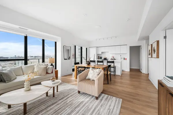 36 Brentcliffe RD #816, Toronto C11, ON M4G 0E1