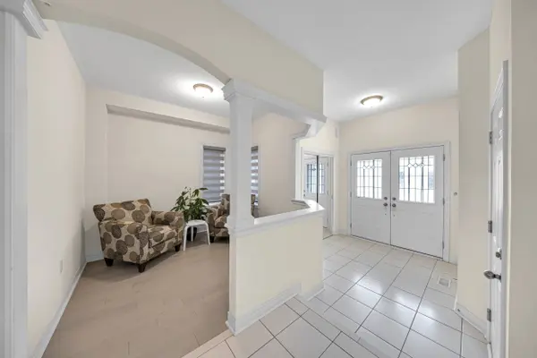 725 Audley RD S, Ajax, ON L1Z 0T7