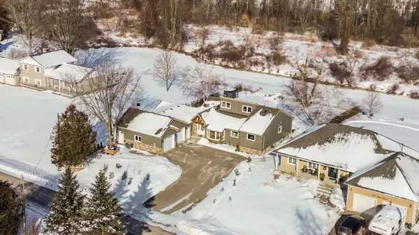 18 Villa DR, Georgina, ON L0E 1N0