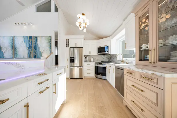 18 Villa DR, Georgina, ON L0E 1N0