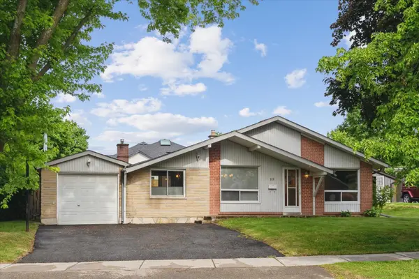 29 Seaton DR, Aurora, ON L4G 2J9