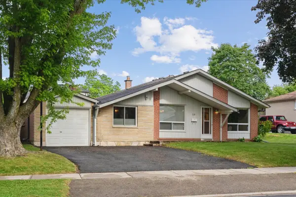 29 Seaton DR, Aurora, ON L4G 2J9