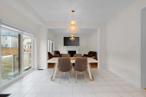 34 Valleo ST, Georgina, ON L4P 0K1