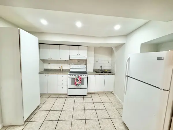 33 Forestside CT, Richmond Hill, ON L4C 9V2