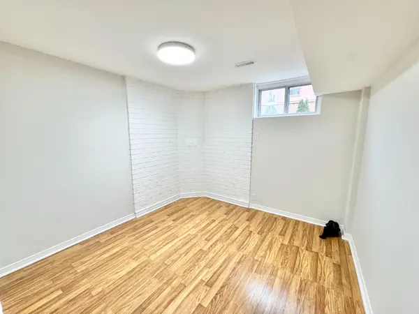 33 Forestside CT, Richmond Hill, ON L4C 9V2