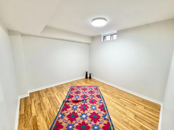 33 Forestside CT, Richmond Hill, ON L4C 9V2