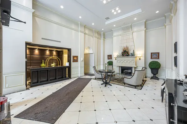 310 Red Maple RD #211, Richmond Hill, ON L4C 0T7