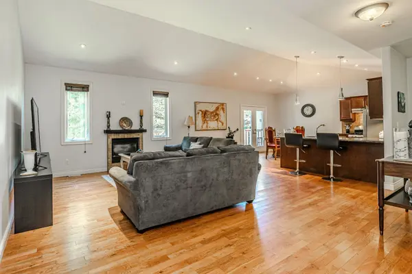 122 Trout LN, Tiny, ON L9M 0J1