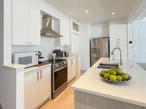 3272 Sixth Line #main/2nd, Oakville, ON L6M 5S9