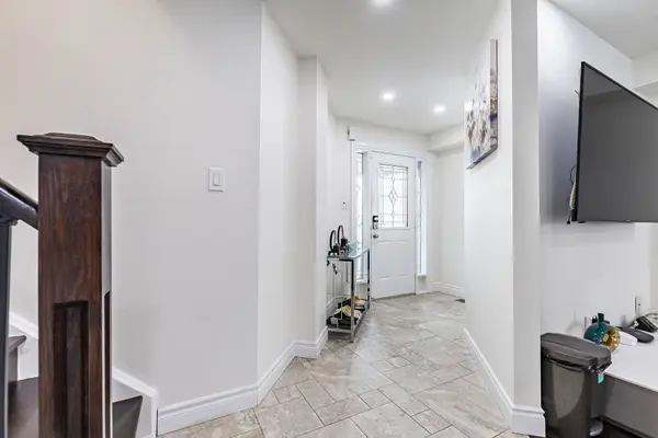 5223 Ruperts Gate DR #(UPPER LEVEL), Mississauga, ON L5M 5W3