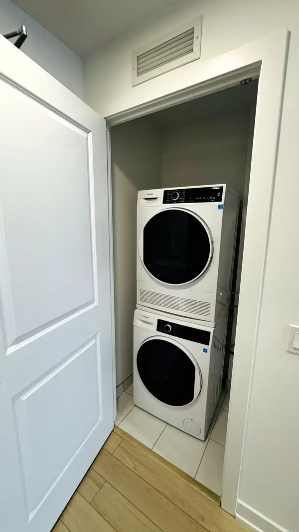 15 Skyridge DR #1903, Brampton, ON L6P 4S3