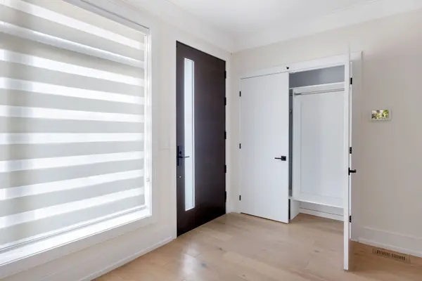 54 A Trueman AVE, Toronto W08, ON M8Z 5A2