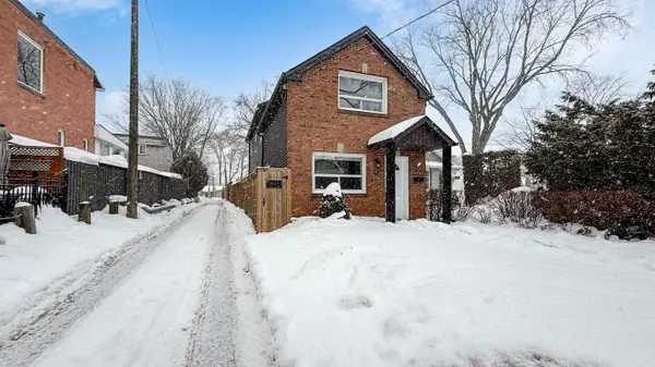 15 Eileen AVE, Toronto W03, ON M6N 1V5