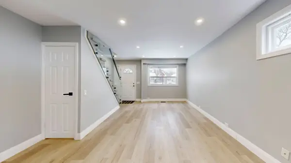 15 Eileen AVE, Toronto W03, ON M6N 1V5