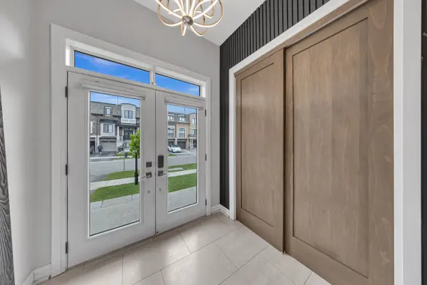 6 Vaudeville DR, Toronto W06, ON M8W 0B5