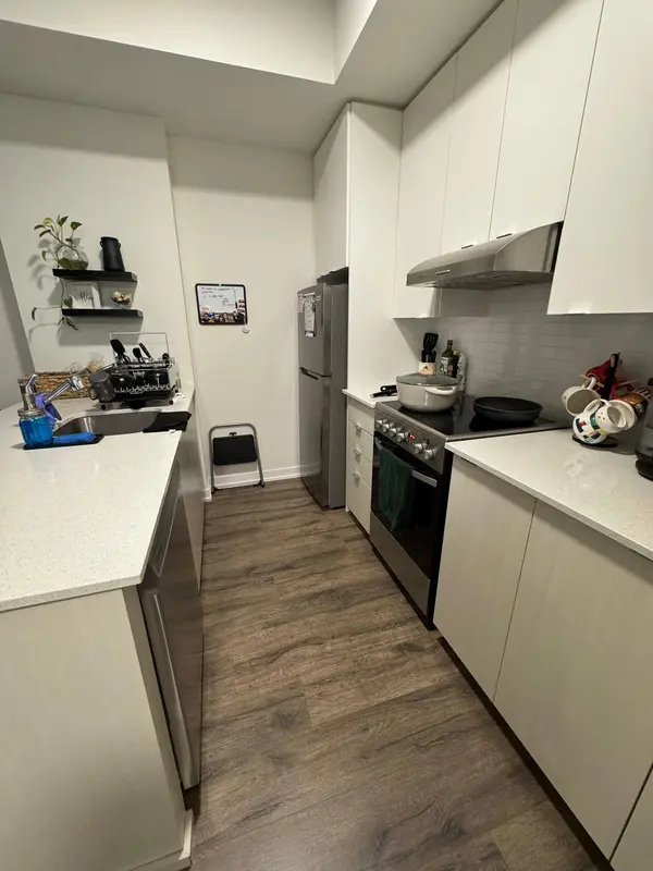 140 Canon Jackson DR #111, Toronto W04, ON M6M 0B9