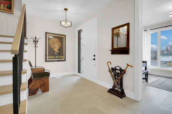 62 Rossland AVE, Meadowlands - Crestview And Area, ON K2G 2K6