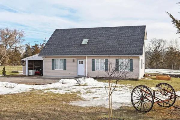 20 Glen Ross RD, Quinte West, ON K0K 2C0