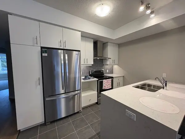 38 Thatcher DR, Guelph, ON N1L 1B3