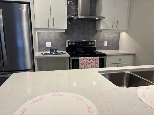 38 Thatcher DR, Guelph, ON N1L 1B3