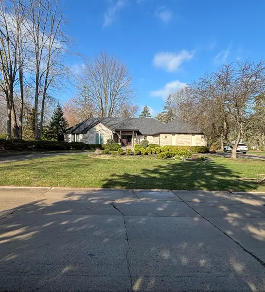 37671 Fiore TRL, Clinton Charter Twp, MI 48036