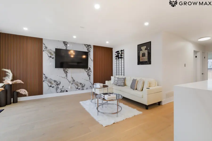 1328 Bunnell DR, Burlington, ON L7P 2E1