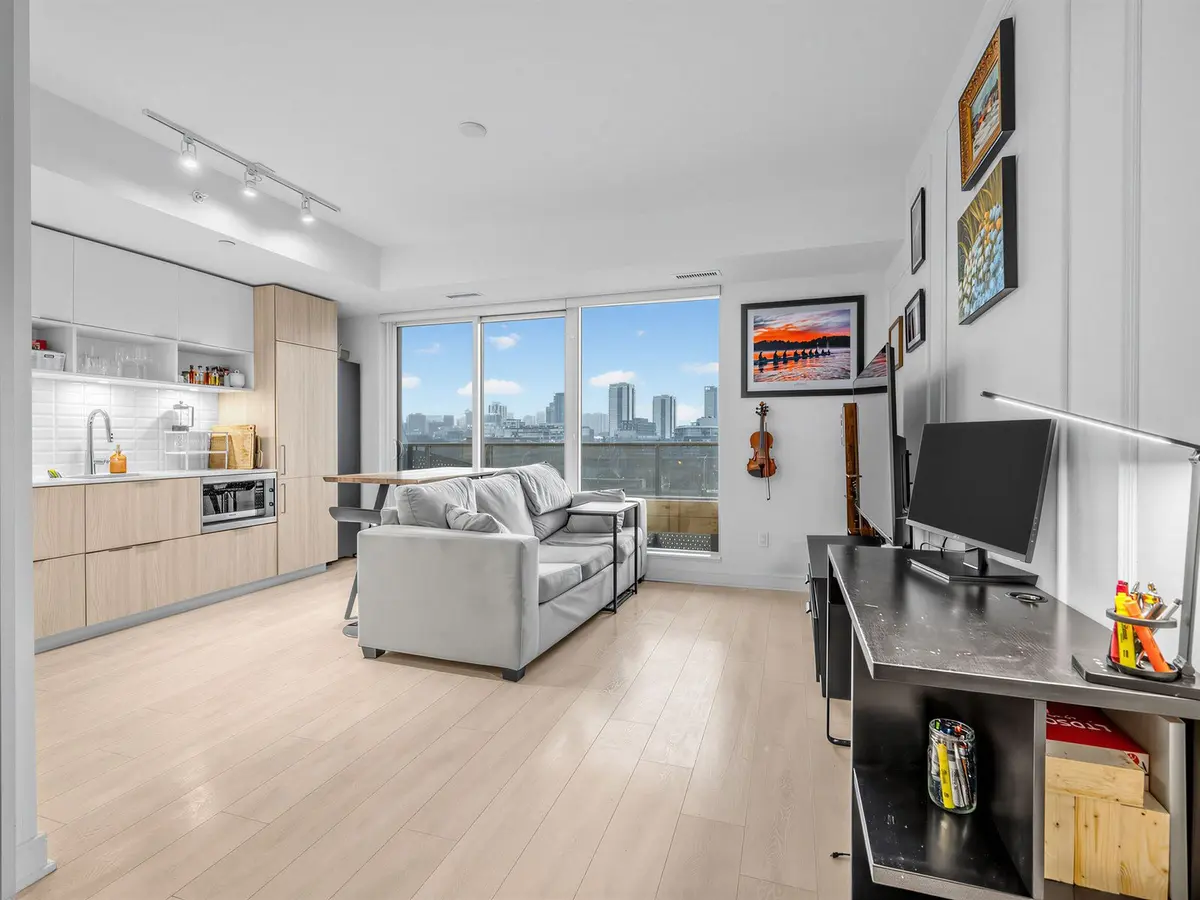 60 Tannery RD #817, Toronto C08, ON M5A 0A8