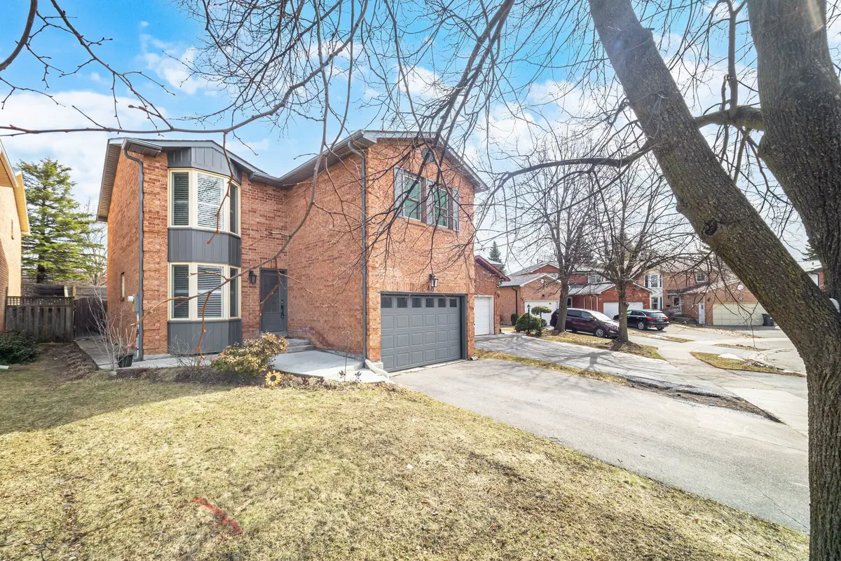 48 Evalene CT, Brampton, ON L6Z 3A5
