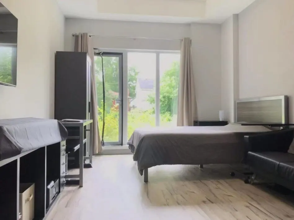 77 Leland ST #113, Hamilton, ON L8S 3A1