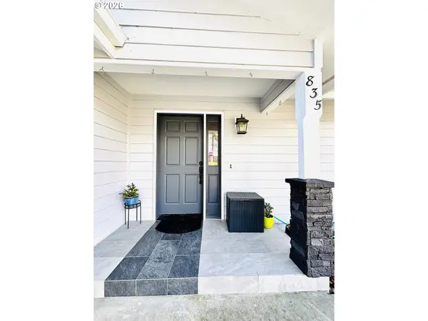 835 HIGHLAND AVE, Brookings, OR 97415