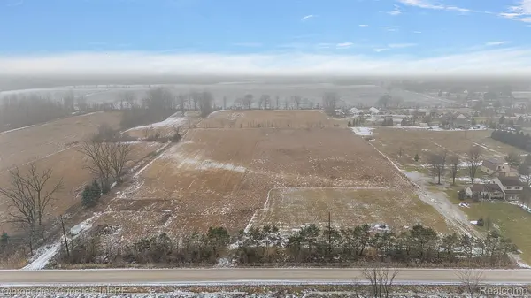 54651 CHESTERFIELD RD, Chesterfield Twp, MI 48051