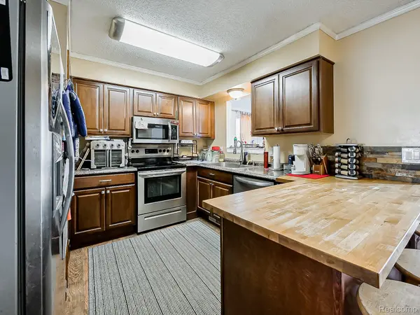 819 Woodingham AVE, Waterford Charter Township, MI 48328