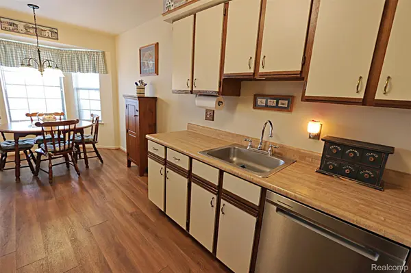 2131 Vine Way DR #97, Canton Charter Township, MI 48188