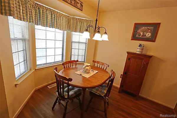 2131 Vine Way DR #97, Canton Charter Township, MI 48188