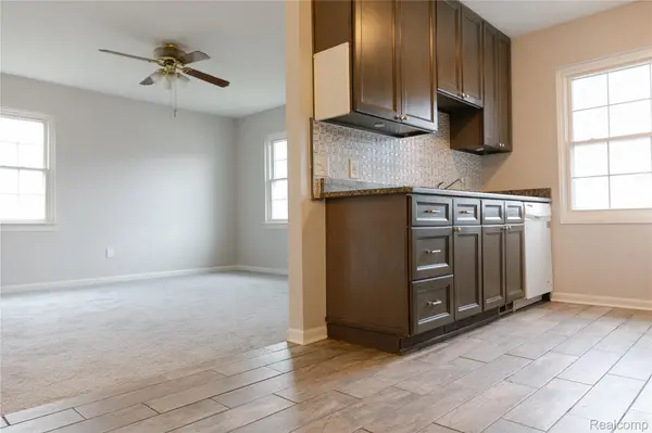 207 Neptune DR, Walled Lake, MI 48390