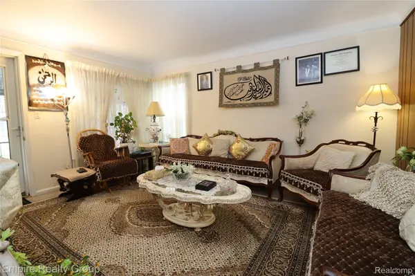 25046 Stanford ST, Dearborn Heights, MI 48125