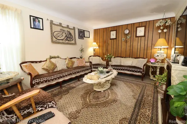 25046 Stanford ST, Dearborn Heights, MI 48125