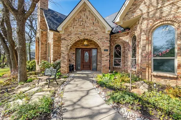 3917 Laurel Lane, Bedford, TX 76021