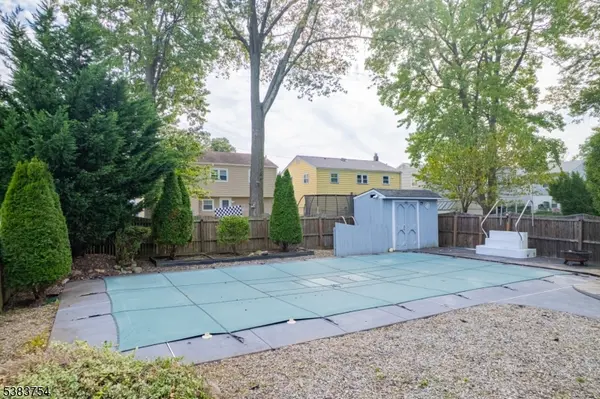 212 E Louis Pl, Woodbridge Twp., NJ 08830