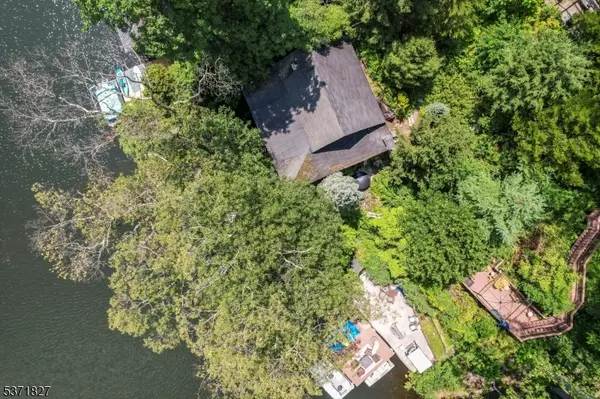 151 Pine Tree Rd, Bloomingdale Boro, NJ 07403