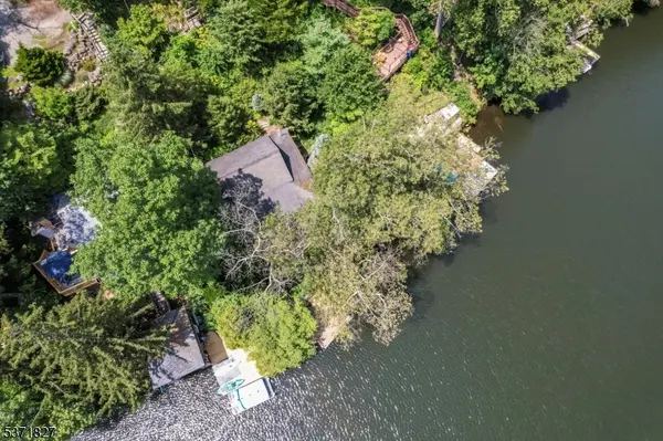 151 Pine Tree Rd, Bloomingdale Boro, NJ 07403