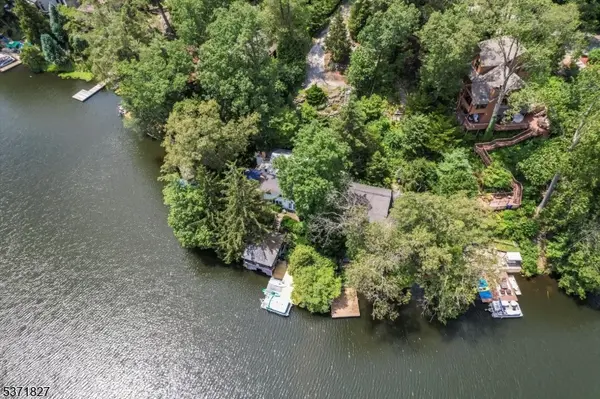 151 Pine Tree Rd, Bloomingdale Boro, NJ 07403