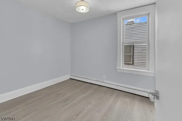 215 Delaware St #6, Elizabeth City, NJ 07206