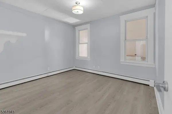 215 Delaware St #6, Elizabeth City, NJ 07206