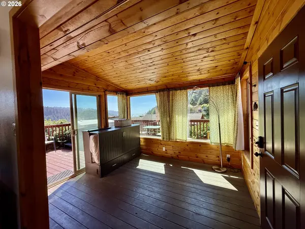 19921 WHALESHEAD RD #U1, Brookings, OR 97415