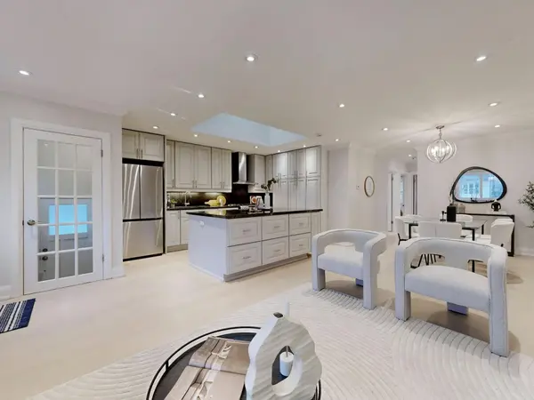 1607 Woodbine Heights BLVD, Toronto E03, ON M4B 3A3