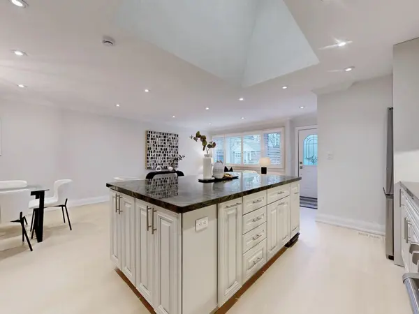 1607 Woodbine Heights BLVD, Toronto E03, ON M4B 3A3